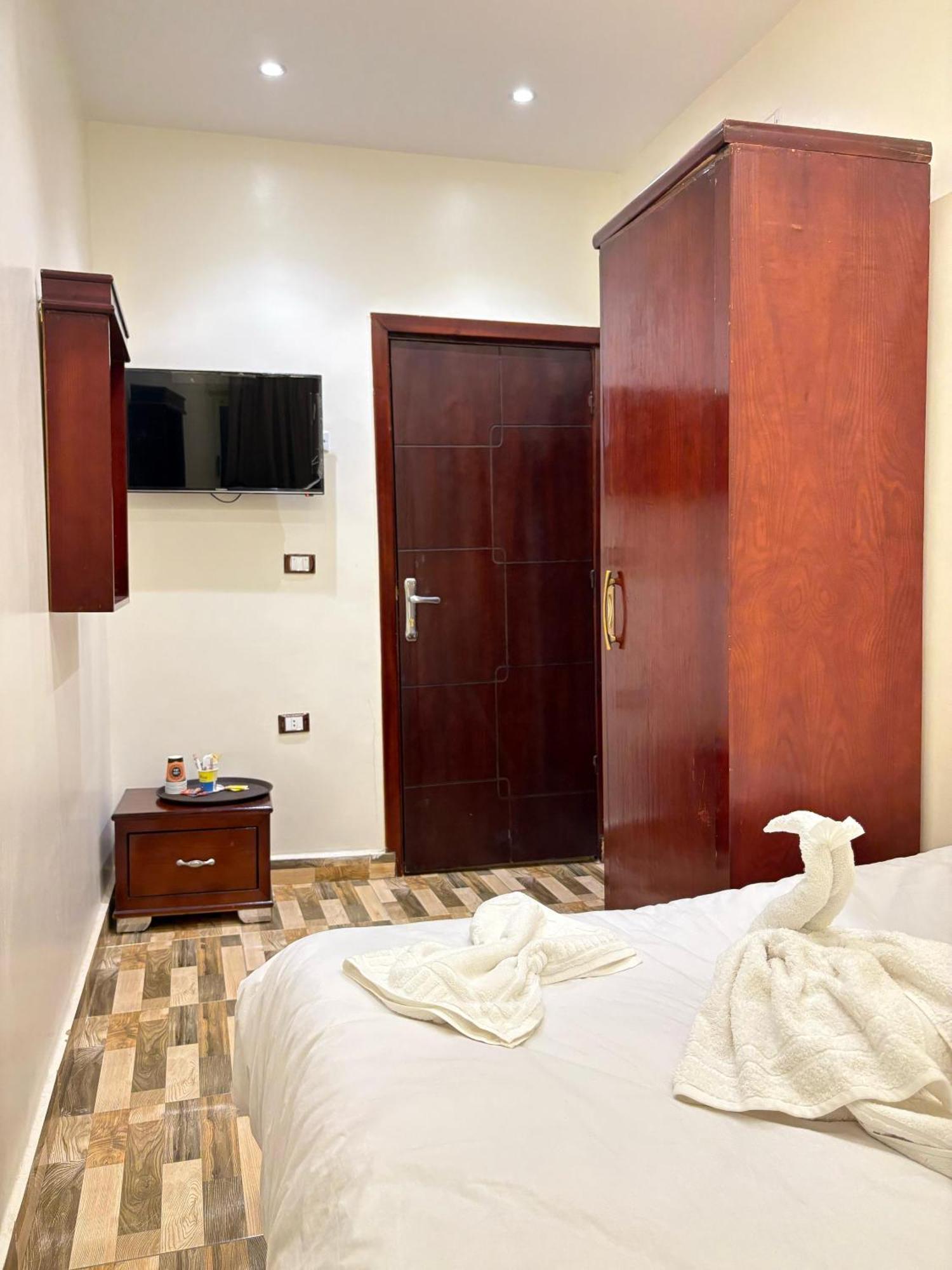 Kafret el-Gabal Basha Pyramids Inn מראה חיצוני תמונה