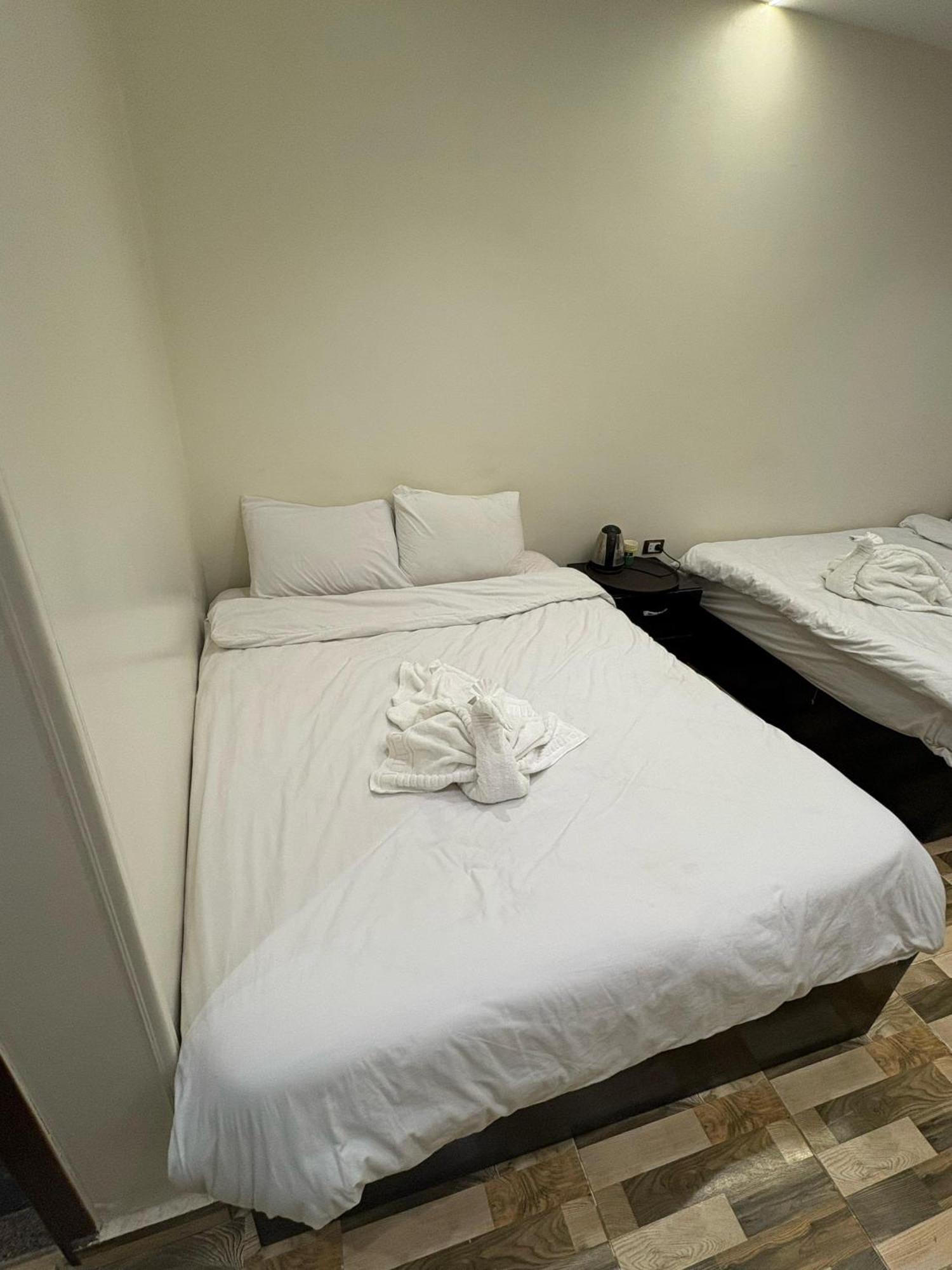 Kafret el-Gabal Basha Pyramids Inn מראה חיצוני תמונה