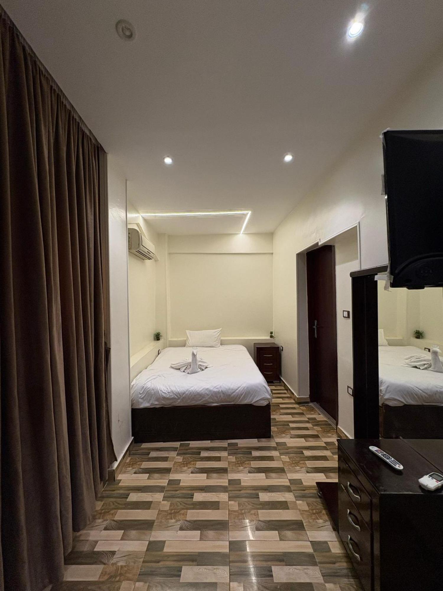 Kafret el-Gabal Basha Pyramids Inn מראה חיצוני תמונה