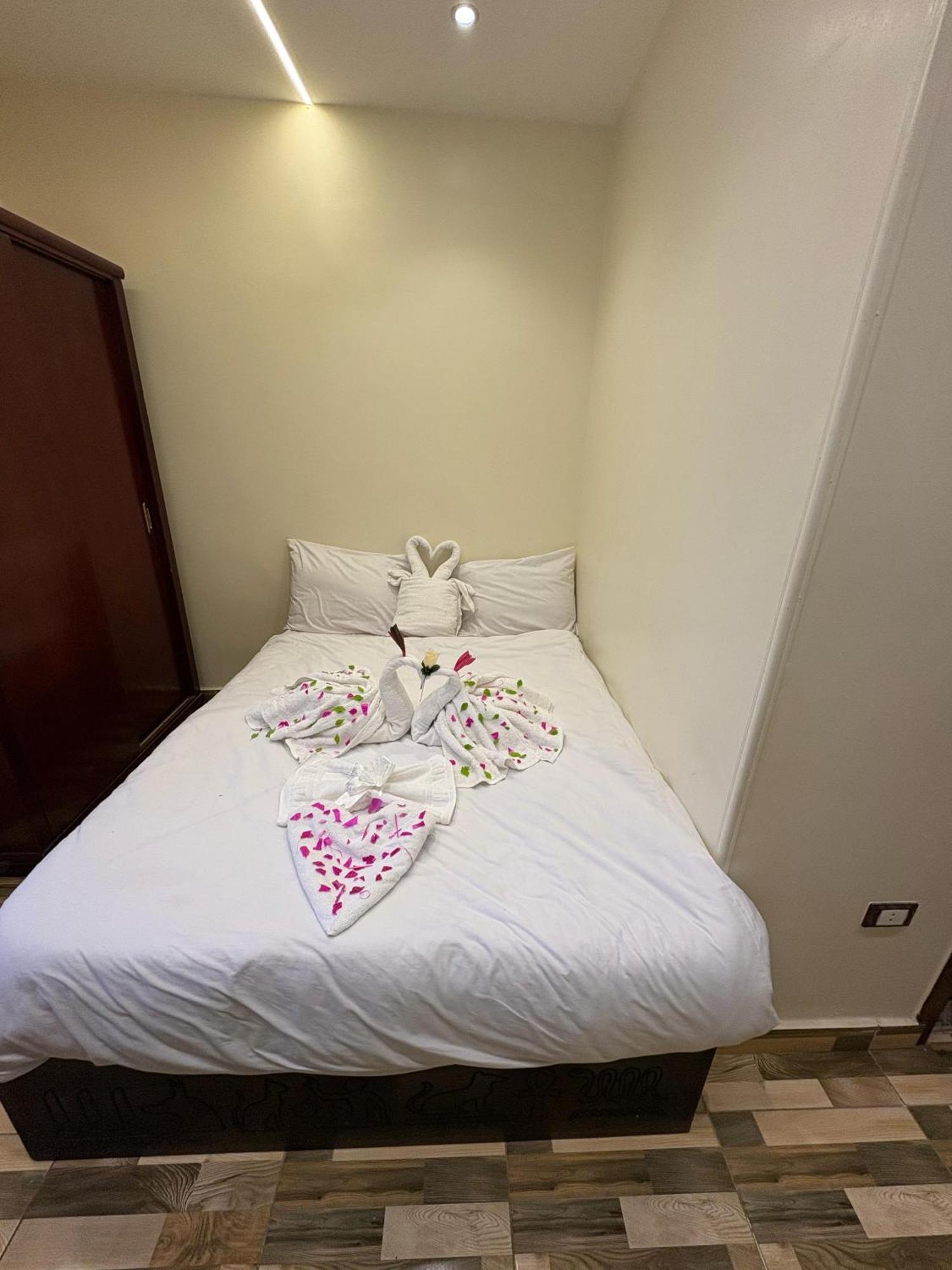 Kafret el-Gabal Basha Pyramids Inn מראה חיצוני תמונה